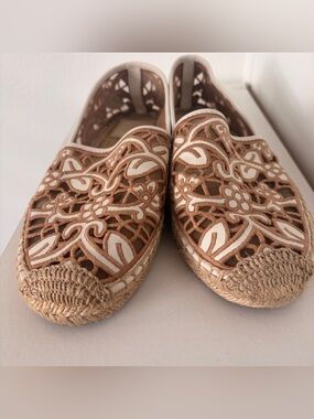 TORY BURCH Rhea Lace Espadrilles
Size10